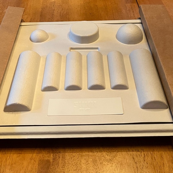 SKKN by Kim complete Skincare Set.  DISCONTINUED (brand new in box) - Picture 4 of 7